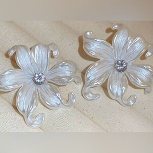 White Floral Earrings